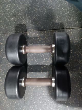 Mancuernas 9-12’5 y 15 kg, a 2,5€ el kg
