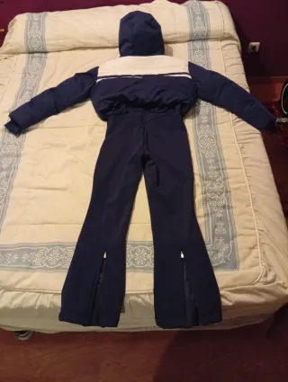 Traje de esquí OYSHO Talla XL sin usar.