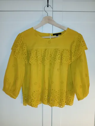 Blusa Tintoretto calada mostaza volantes