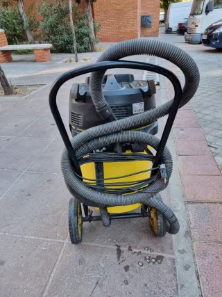 Aspiradora Karcher Profesional Amarilla