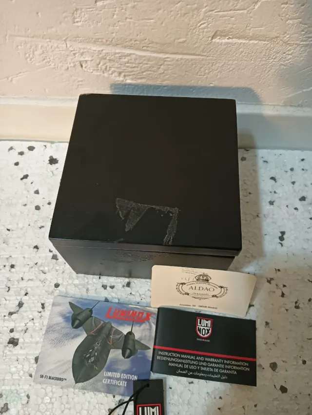 Caja de reloj Luminox Negra y Roja