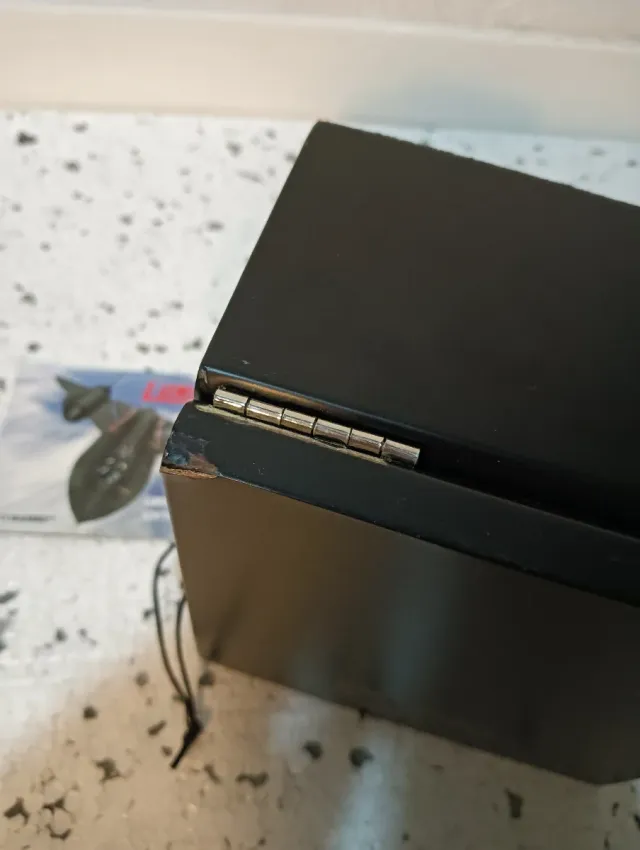 Caja de reloj Luminox Negra y Roja