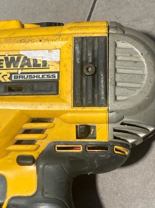 Clavadora Dewalt DCN692 18V Brushless