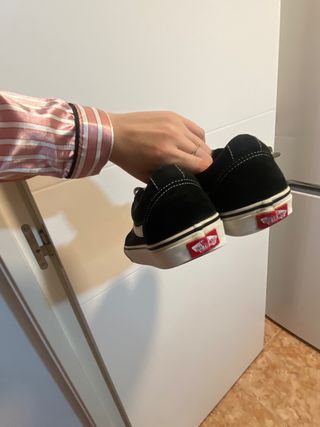 Zapatillas Vans Negras y Blancas
