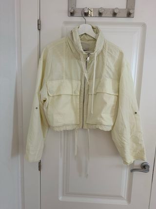 Chubasquero Pull&Bear amarillo talla S