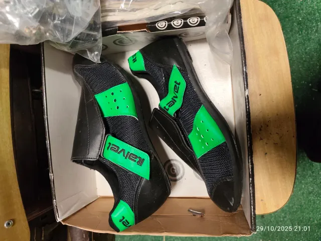 Zapatillas ciclismo Itálvet negras/verdes