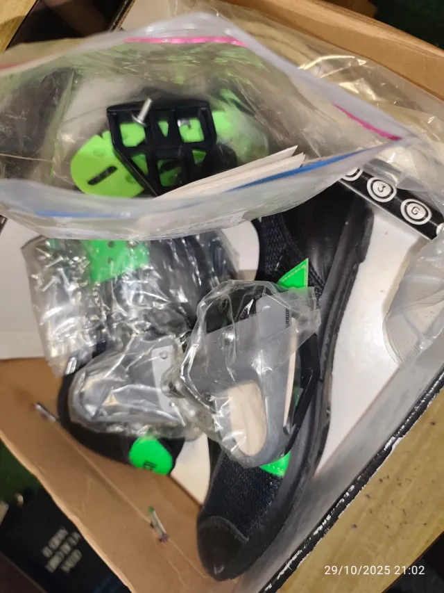 Zapatillas ciclismo Itálvet negras/verdes