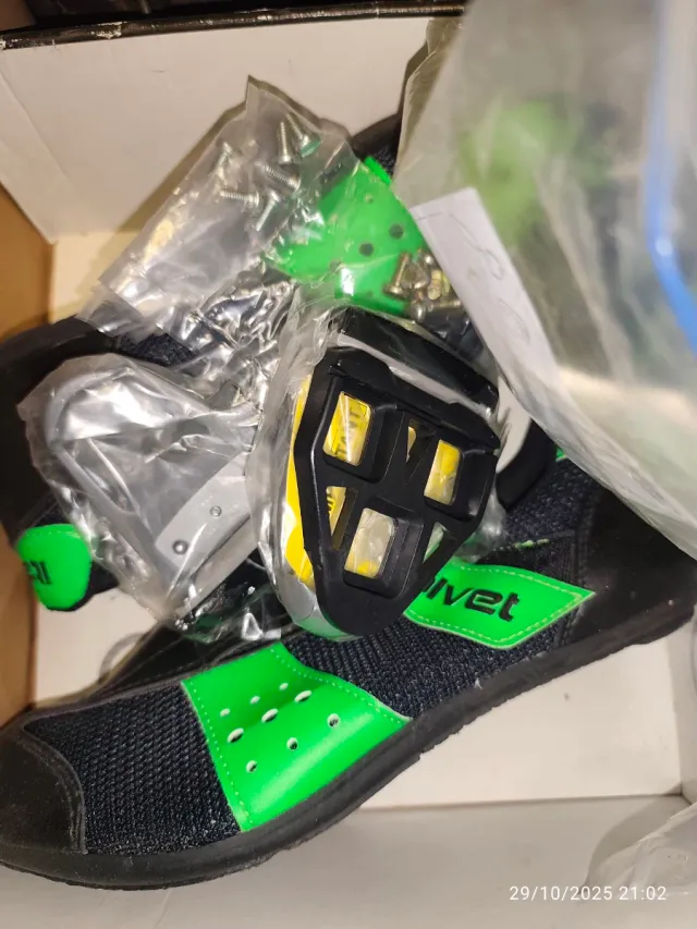 Zapatillas ciclismo Itálvet negras/verdes