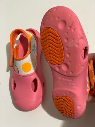 Zapatos de goma para niños. Talla 19.5
