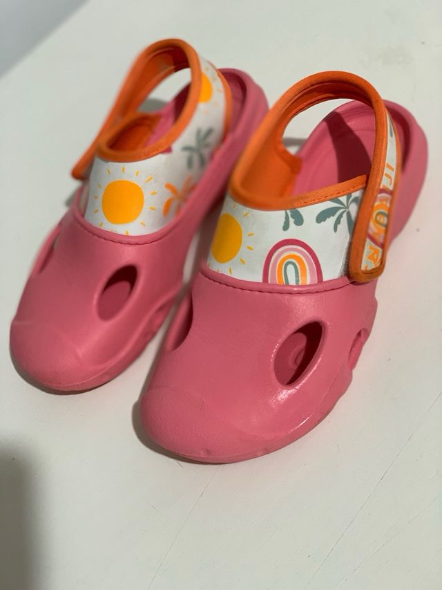 Zapatos de goma para niños. Talla 19.5