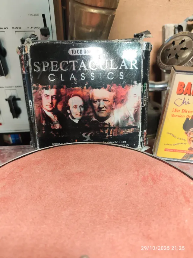 Caja 10 CDs Música Clásica Spectacular Classics