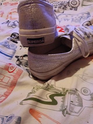 Zapatillas Superga Plateadas .