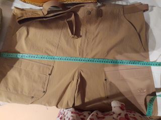 Pantalones Adidas Talla 40 pero es más grande  