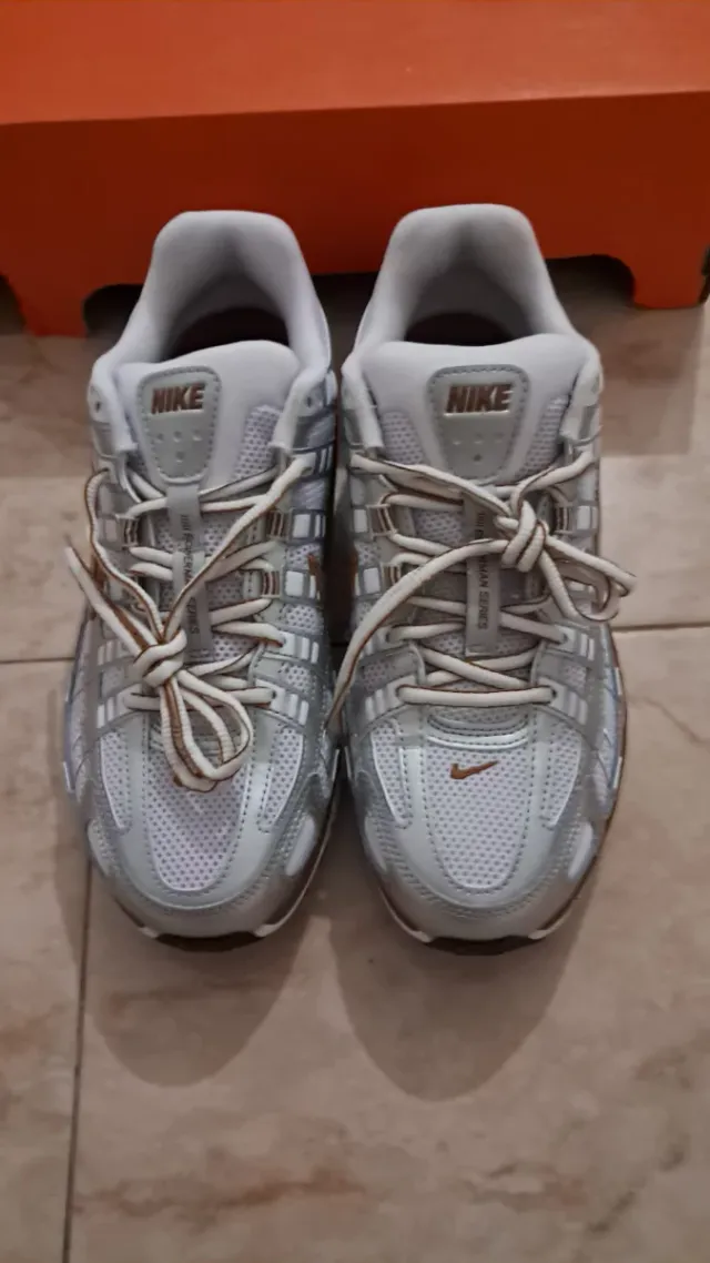 Nike P-6000 Talla 40 Plata/Blanco