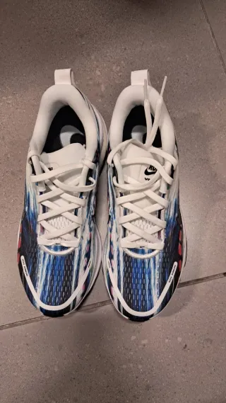 Nike Vomero 18 SE Talla 38.5 Original