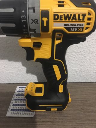 Taladro Dewalt DCD796