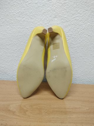 Zapatos amarillos de tacón bajo Laik