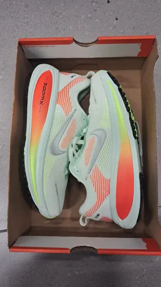 Nike Vomero 18 Talla 40.5 Nuevas