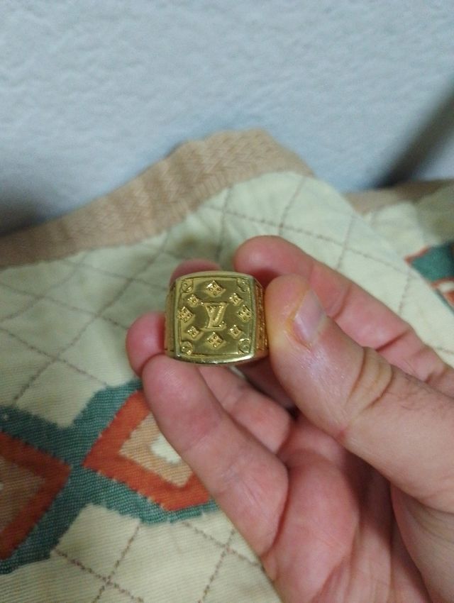 Anillo Louis Vuitton Dorado