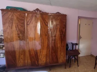 Armario antiguo de madera