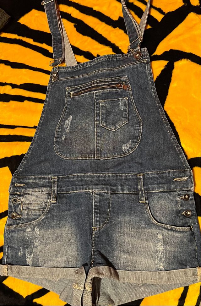 Mono vaquero corto desgastado