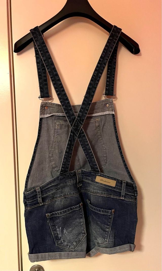 Mono vaquero corto desgastado