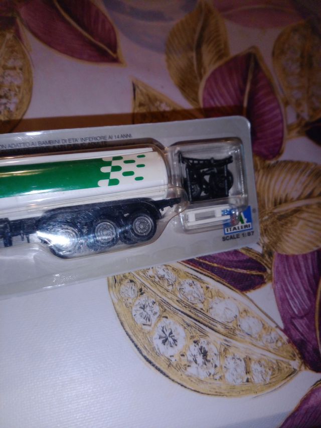 Camión Italeri 1/87 Castrol