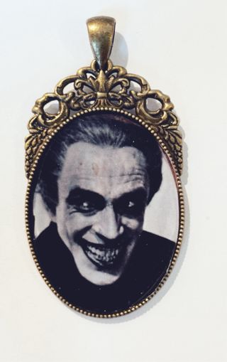 Colgante artesanal terror