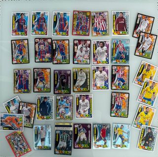 Cromos fútbol + pins equipos + álbum + campo