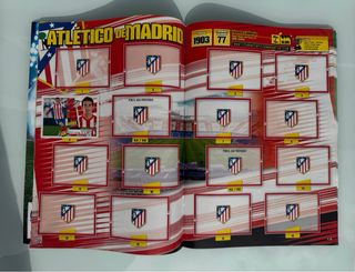 Álbum cromos + pins + campo