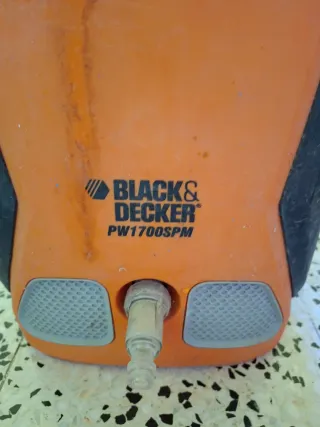 Hidrolavadora a presión naranja y negra