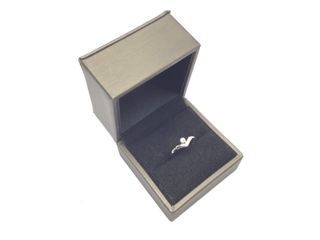 anillo oro 18k con piedra con diamante