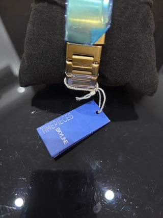Reloj Skyline Dorado y Negro