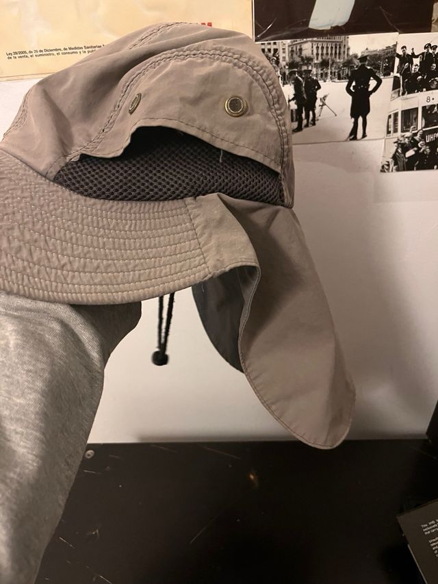 Gorro negro con orejeras