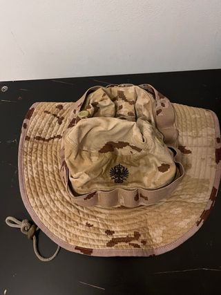 Gorro negro con orejeras