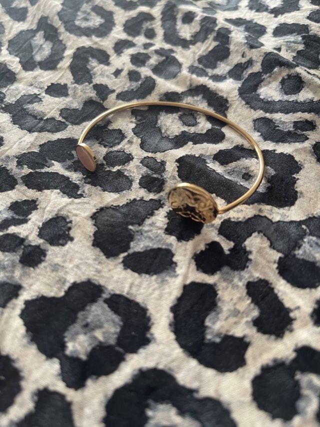 Bracciale rigido oro con pietra rosa