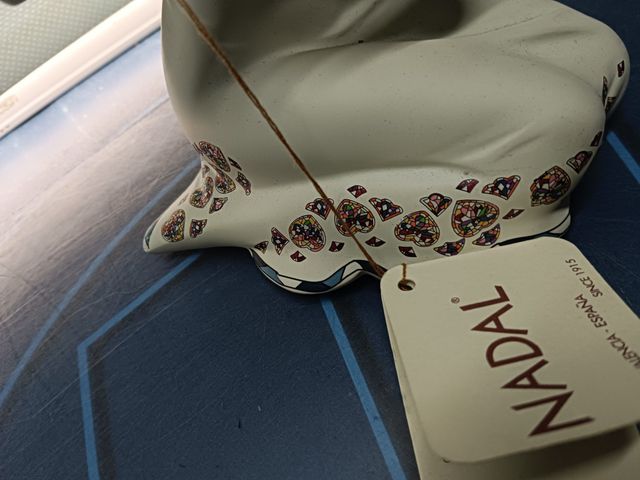 figura de cerámica Nadal, mujer peinándose, sin taras, 19x10x12 cm. numerada 12878 valencia