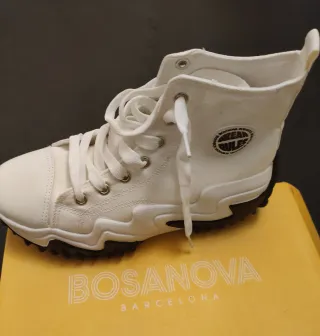 Zapatillas Break Rules Mujer. Blanca y negra.