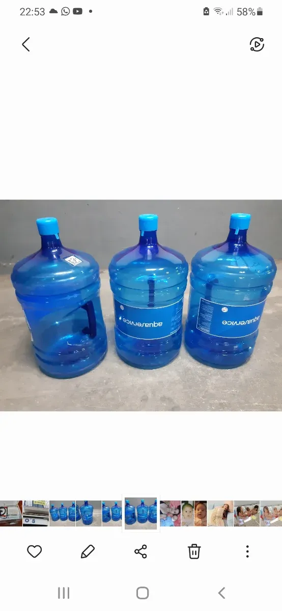 Garrafas de agua vacías