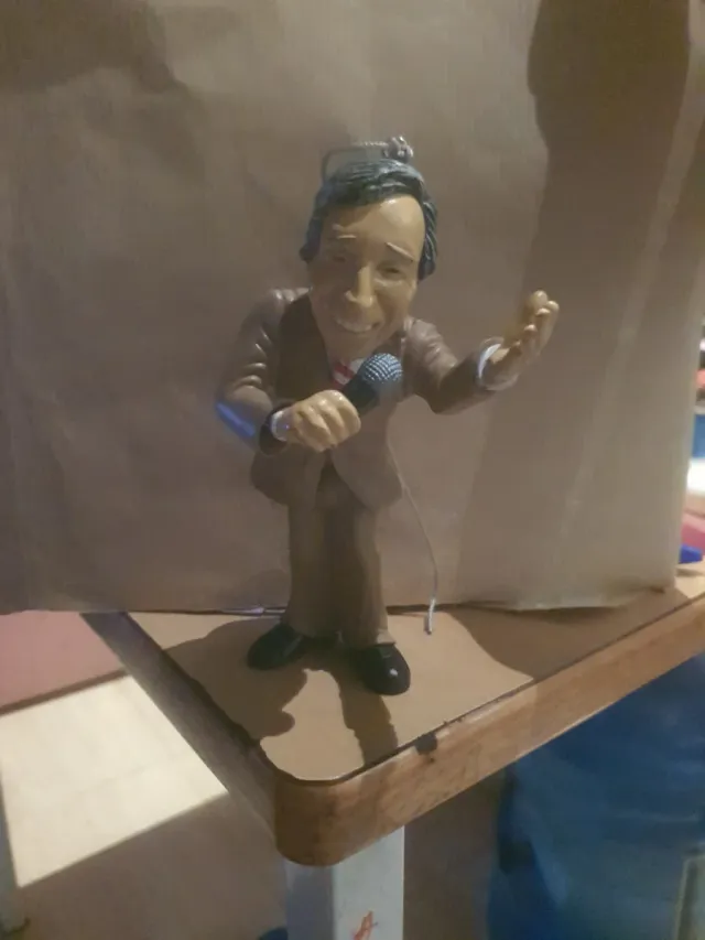 Muñeco cantante El Fari