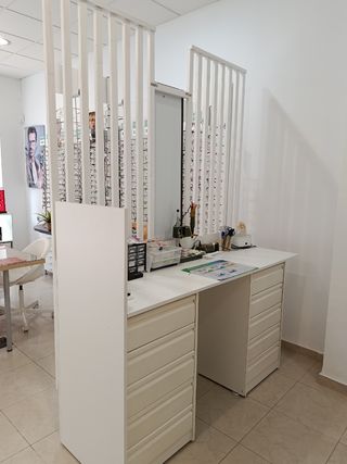 Expositor Gafas Óptica. Separador espacios.