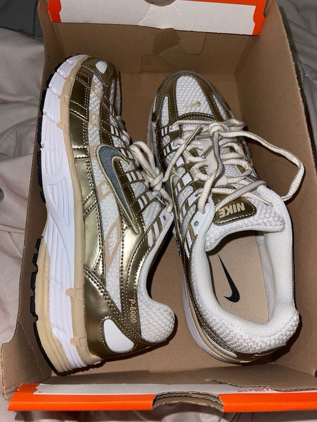 Nike P-6000 Oro y Blanco
