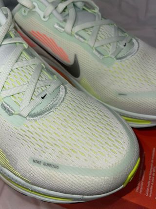 Nike Vomero 18 Verde Talla 40.5