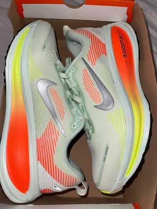 Nike Vomero 18 Verde Talla 40.5