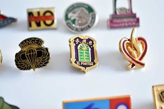 Lote 14 pins variados