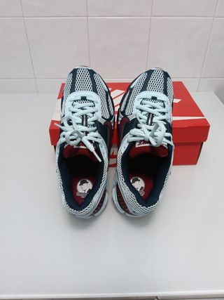 Nike Vomero 5 Talla 43 Azul/Rojo