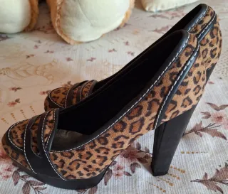 Zapatos de tacón Blanco Shoes estampado animal pri