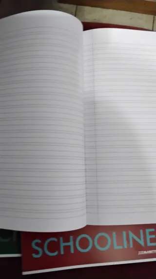 Set cancelleria: pennarelli, matite, forbici