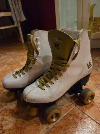 Patines Clásicos Blancos y Dorados. Talla 38