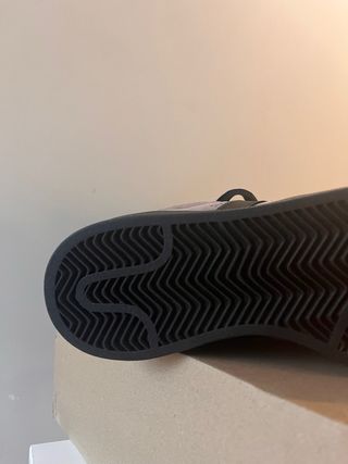 Adidas Campus 00s Grises y Negras
Ningún uso